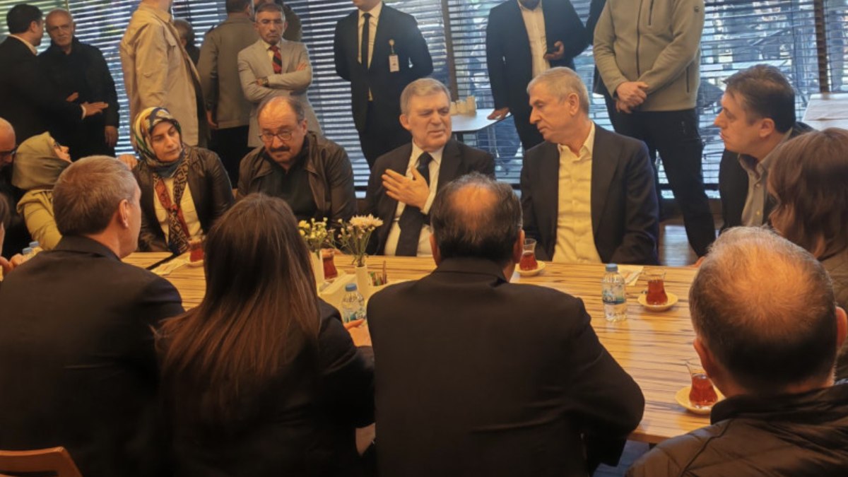 Abdullah Gül, Sırrı Süreyya Önder’in tedavi gördüğü hastaneyi ziyaret etti