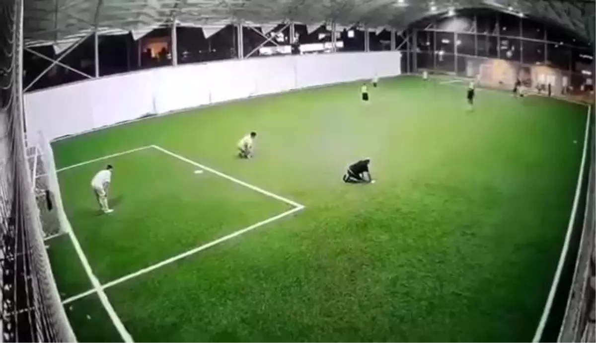 Adana’da Futbol Oynarken Kalp Krizi Geçiren Baba Hayatını Kaybetti