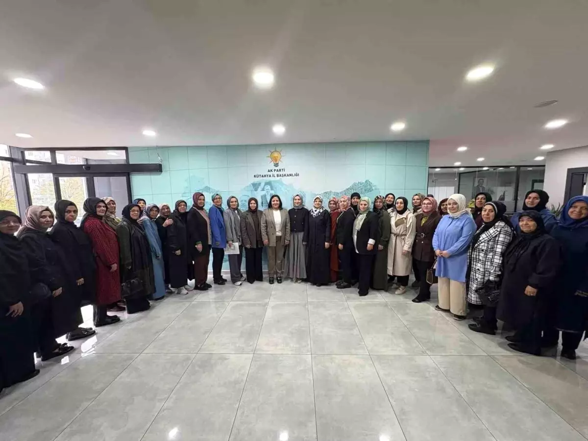 AK Parti Kütahya Kadın Kolları’ndan Değerlendirme Toplantısı
