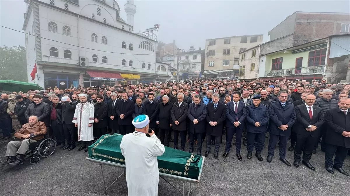 Bakan Uraloğlu Trabzon’da Cenazeye Katıldı