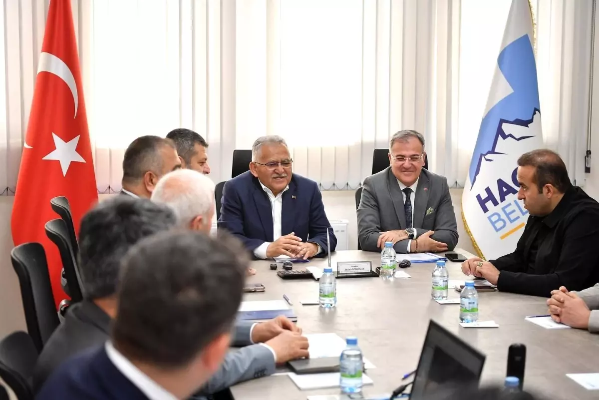 Başkan Büyükkılıç Hacılar’da Yeni Hizmet Binasını Ziyaret Etti