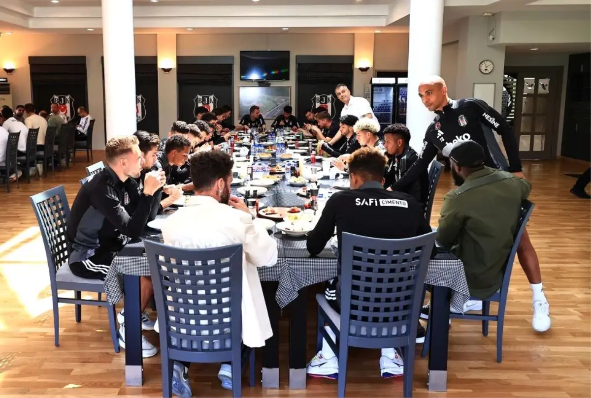 Beşiktaş Yönetimi Takımla Buluştu