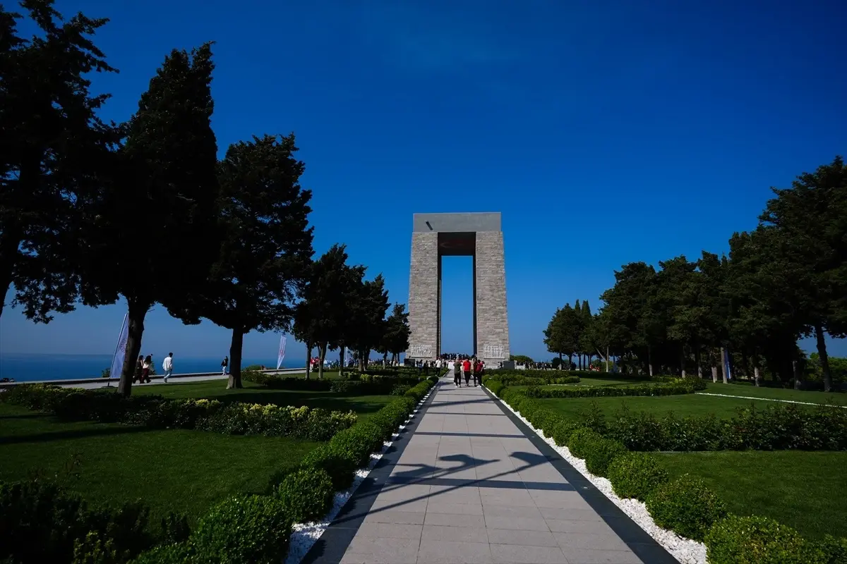 Çanakkale Kara Savaşları’nın 110. Yılı: 57. Alay Vefa Yürüyüşü Töreni