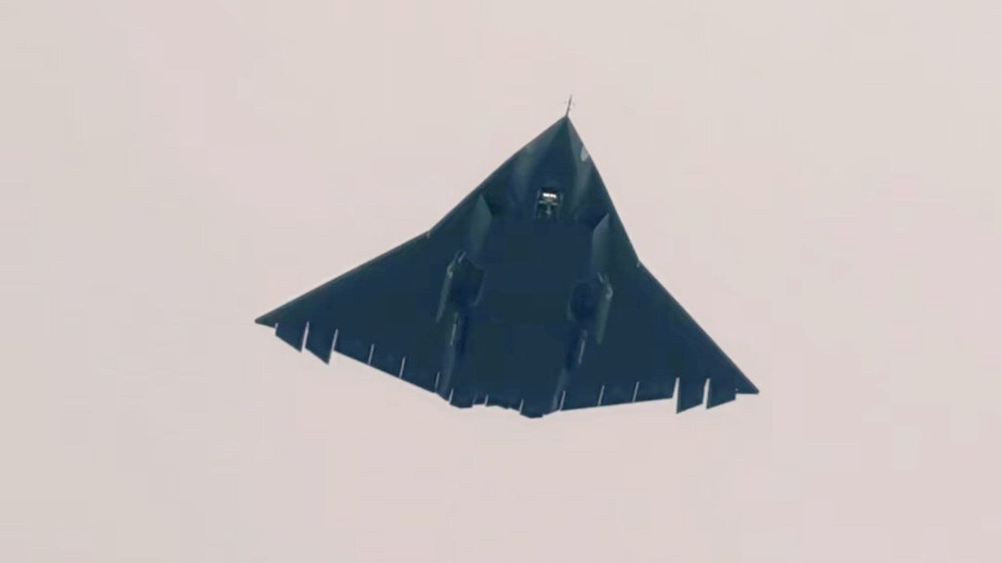 Çin’in altıncı nesil uçağı J-36, uçak gemisine bu sistemle inecek