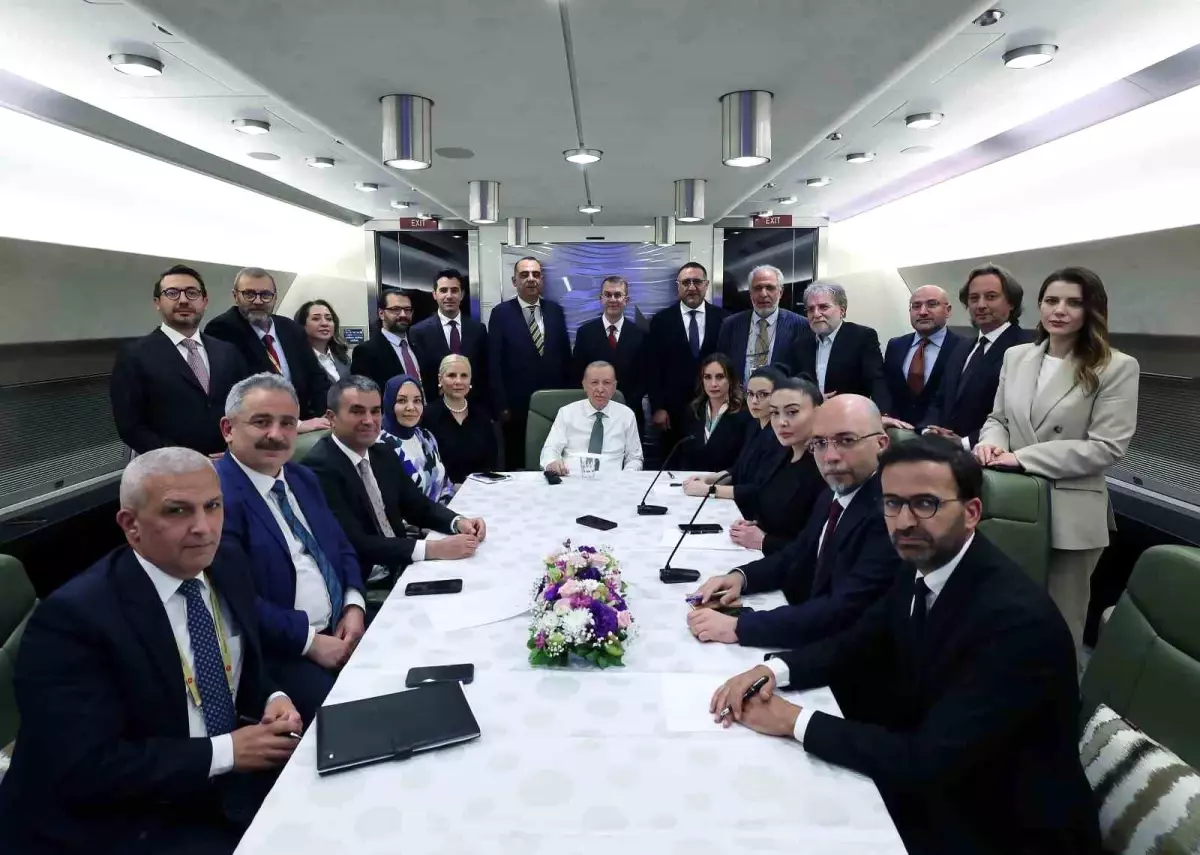 Cumhurbaşkanı Erdoğan: “CHP, millete bantların arkasına yine neyi sakladıklarını, hangi şaibeli işlere giriştiklerini izah etmek zorundadır”