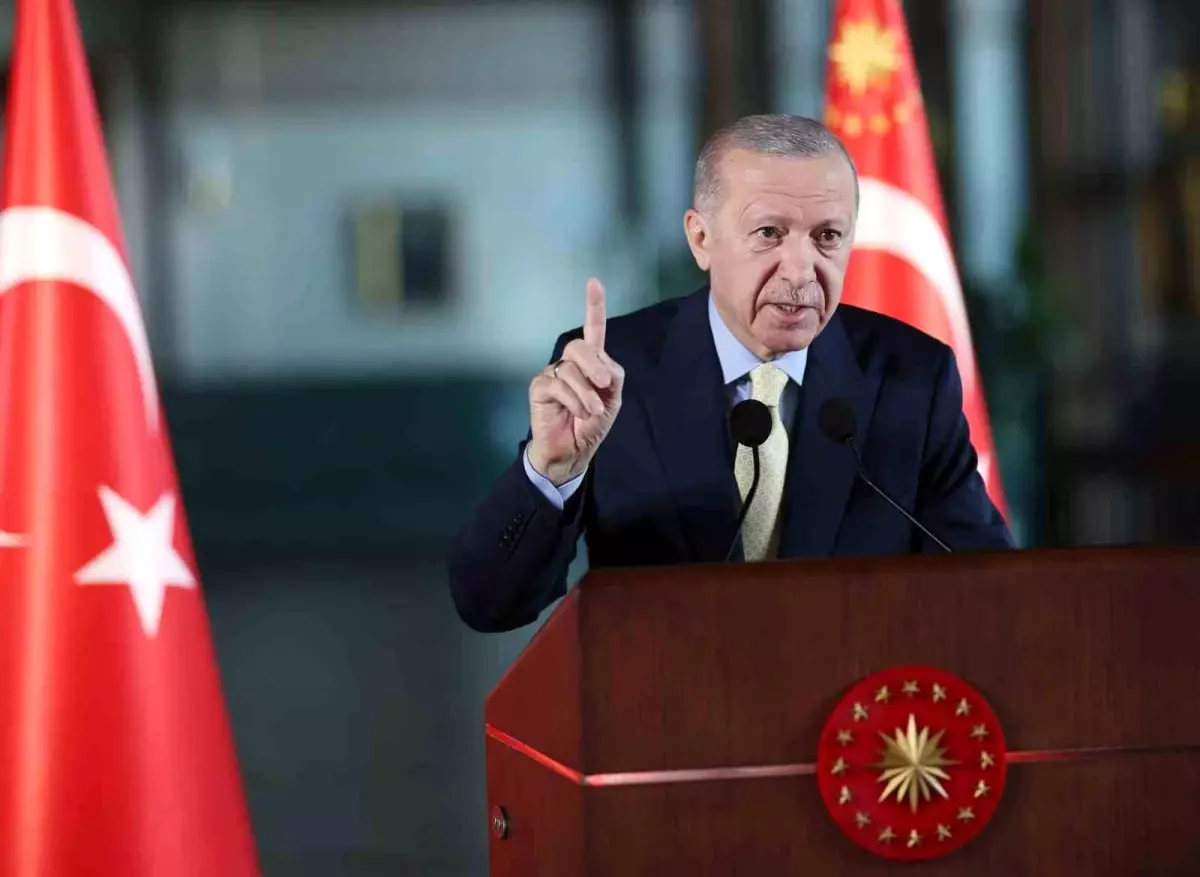 Cumhurbaşkanı Erdoğan: “Muhalefet sahte gündemle oyalanırken, biz ülkemizi büyütmeyi sürdüreceğiz”