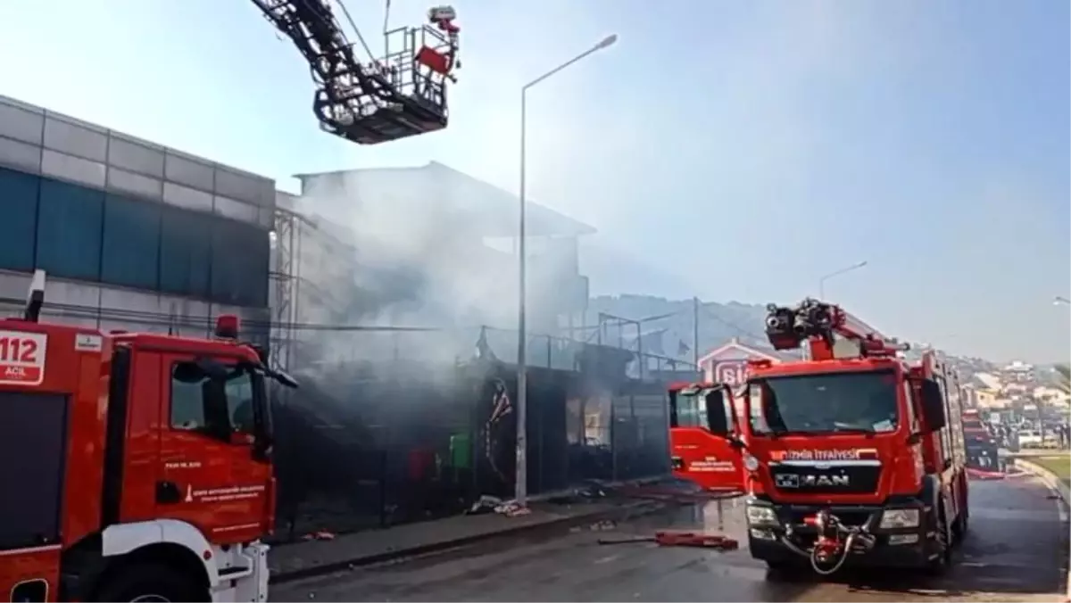 Dikili’de Tarım Marketi Yangını