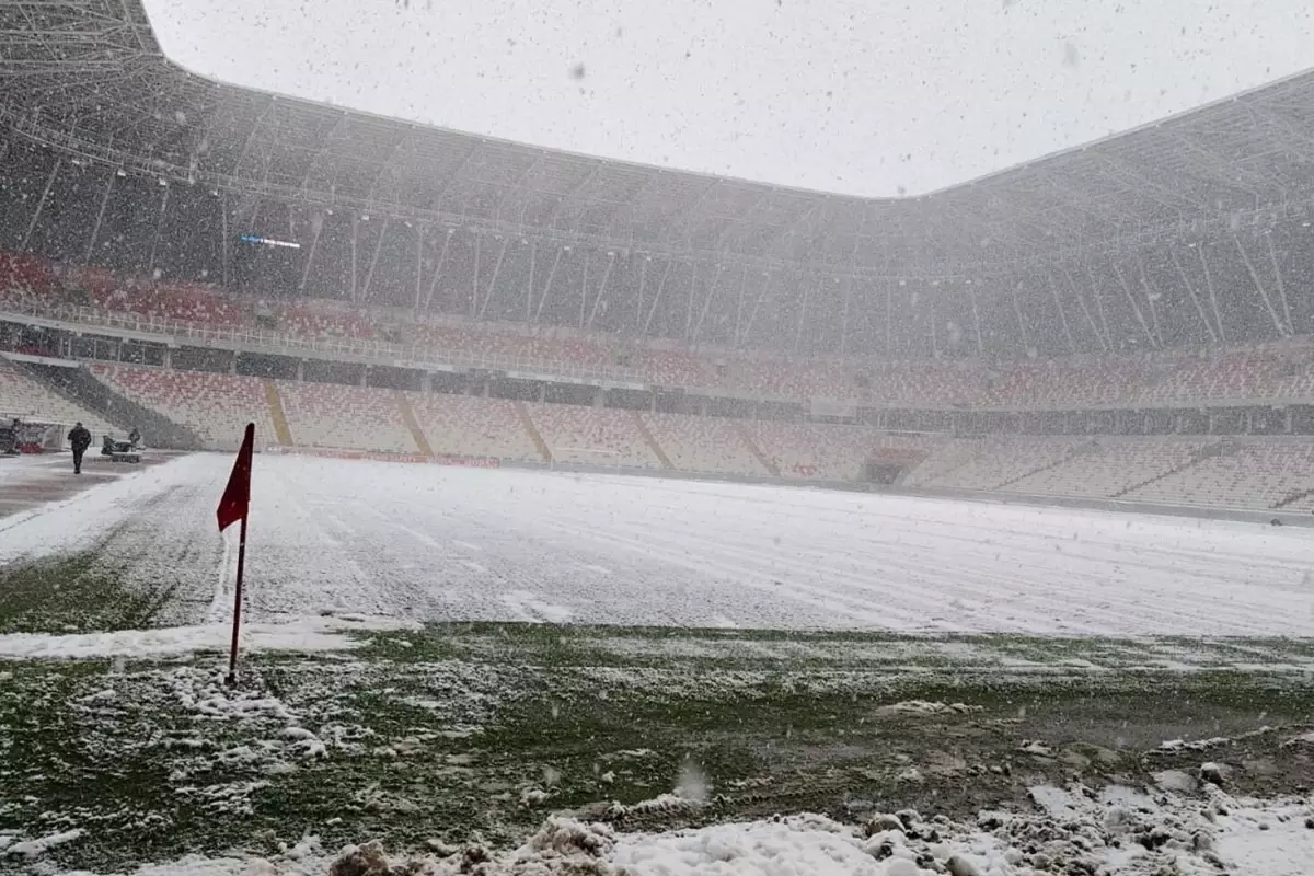 Fenerbahçe maçında kar yağacak mı? İşte Sivas 4 Eylül Stadı’nda son durum
