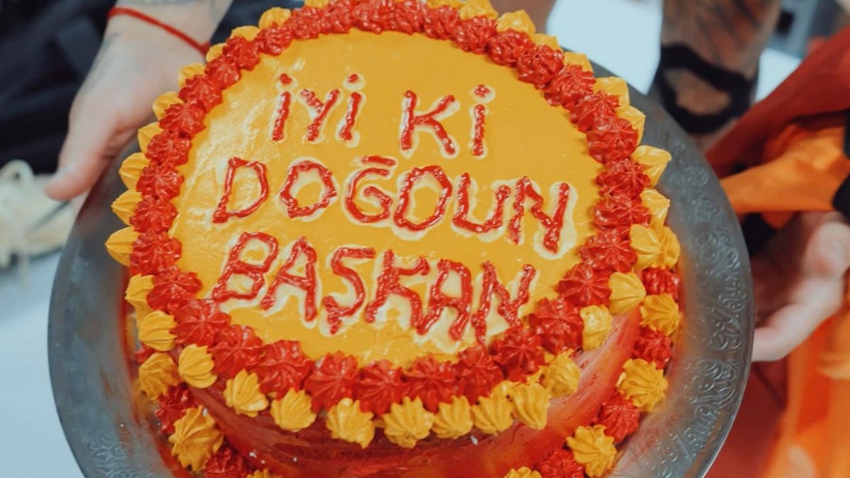 Galatasaraylı futbolculardan Ali Koç’a pasta: İyi ki doğdun başkan