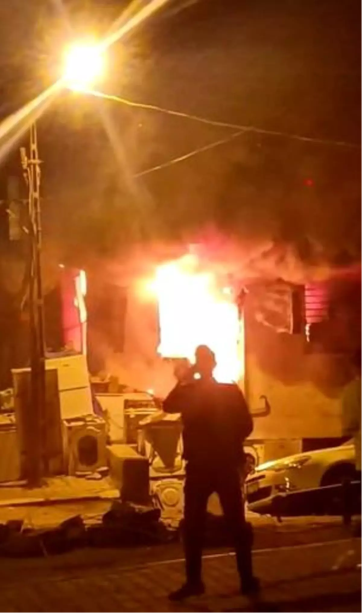 Hatay’da Beyaz Eşya Tamir Atölyesinde Yangın