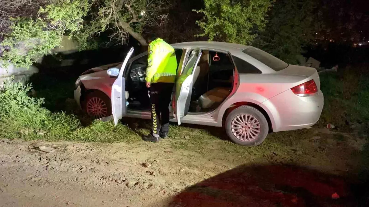 İnegöl’de kovalamaca: Ehliyetsiz sürücü kazada yakalandı
