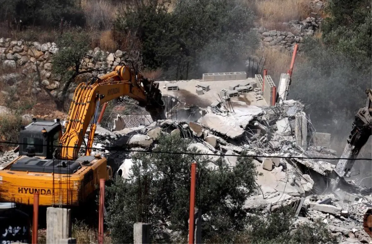 İsrail, Kibya’da Filistin Binalarını Yıktı