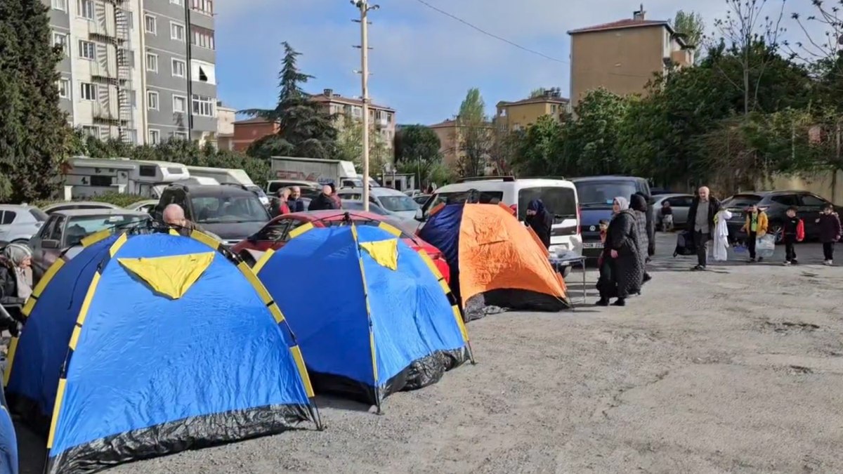 İstanbul’da depremin ardından parklarda çadır hazırlığı