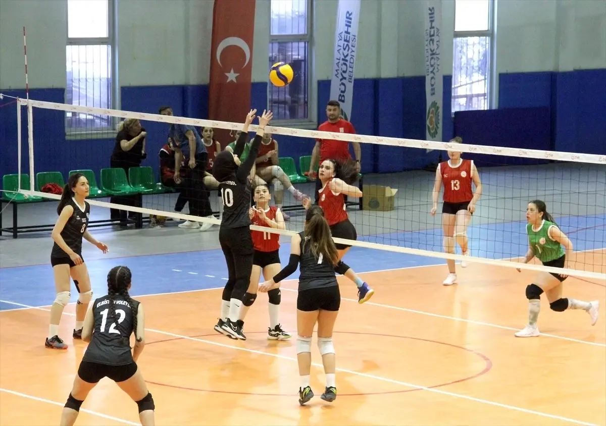 Kadınlar Voleybol Bölgesel Finali Malatya’da Başladı