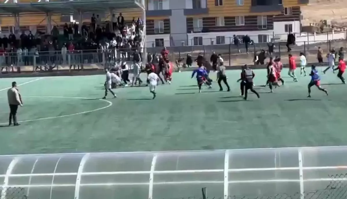 Kars’ta Amatör Maçta Kavga Çıktı