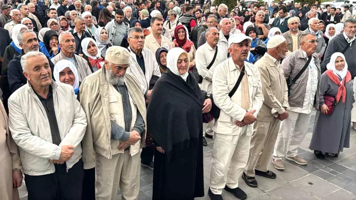 Kayseri’den İlk Hac Kafilesi Uğurlandı