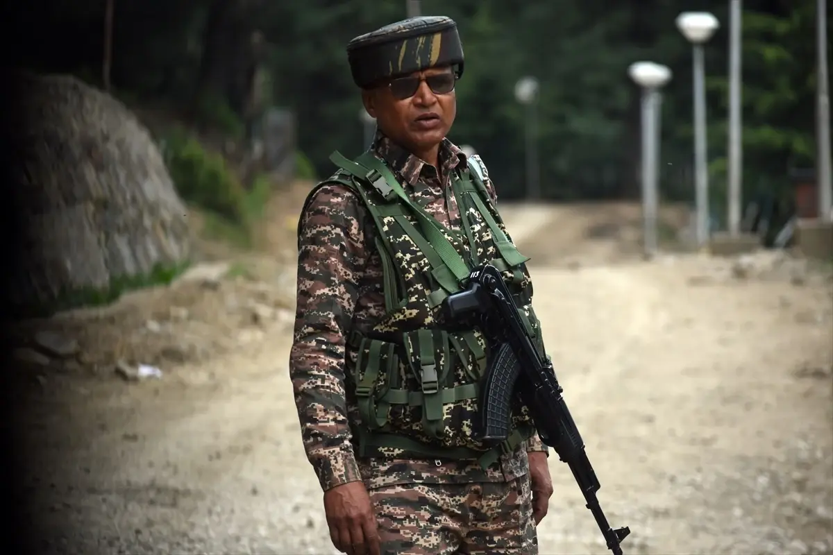 Keşmir’de tansiyon yüksek! Hindistan ve Pakistan askerleri arasında çatışmalar şiddetlendi