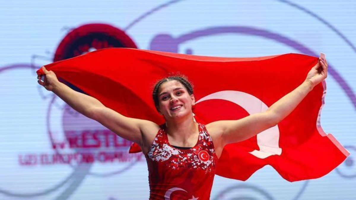 Milli güreşçiler Elvira ve Nesrin, Avrupa Şampiyonası’nda finalde