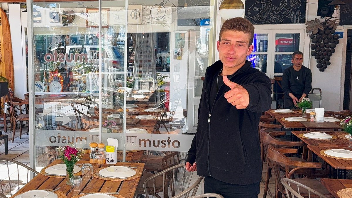 Muğla’da sokakta yaşayan gencin, çöpte bulduğu altınlar hayatını değiştirdi
