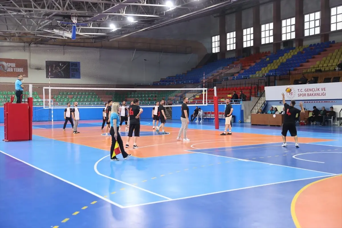 Nevşehir’de Voleybol Turnuvası Başladı