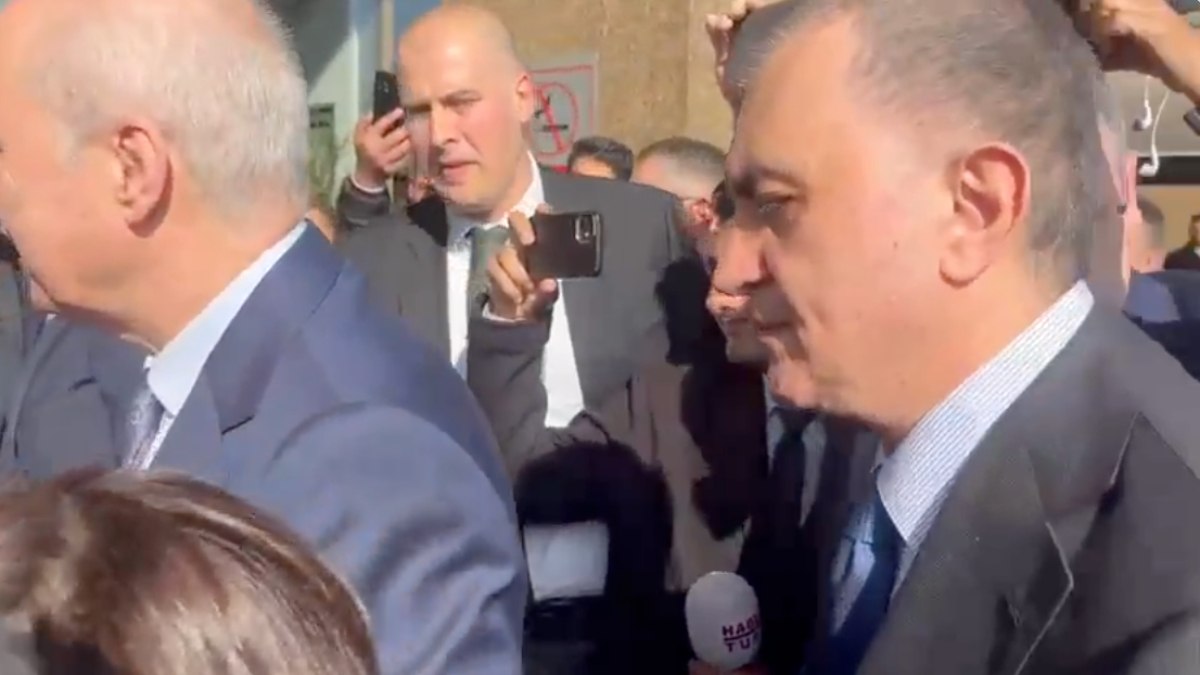 Ömer Çelik, Sırrı Süreyya Önder’in tedavi gördüğü hastaneyi ziyaret etti