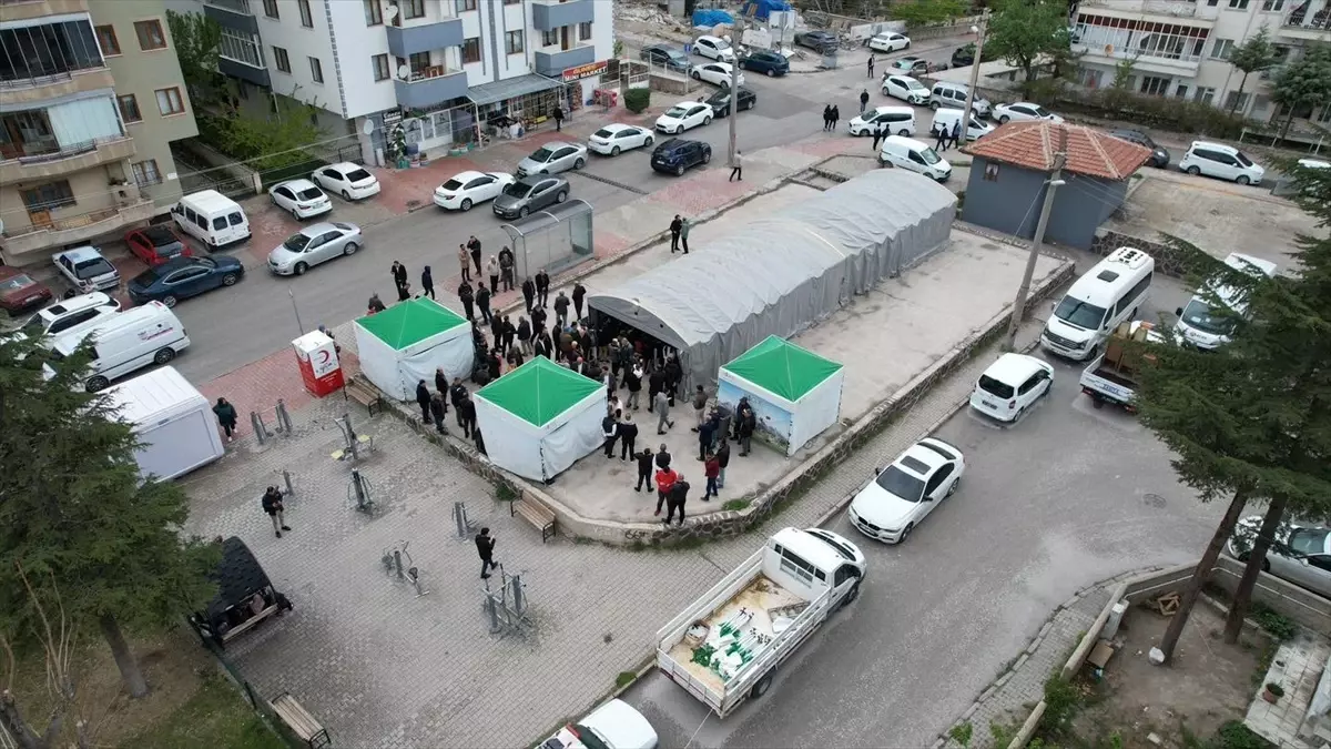 Özdemir, Vatandaşlarla Buluştu
