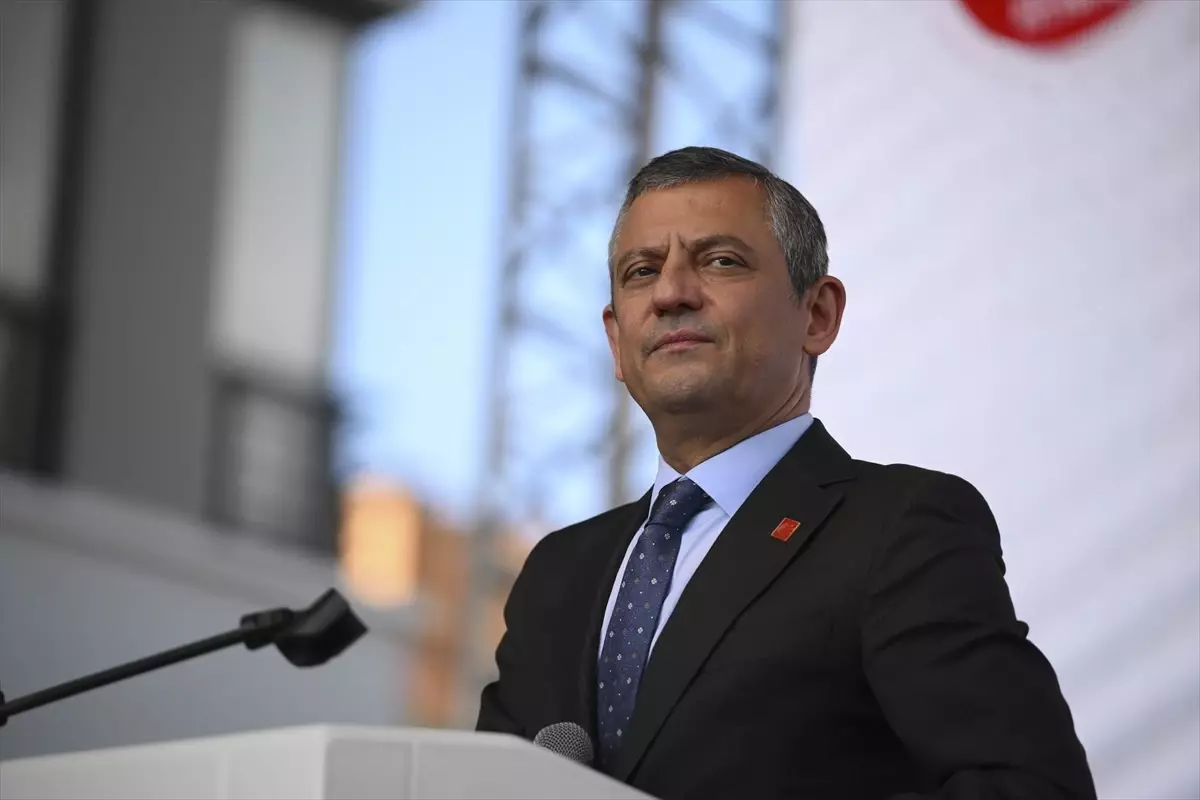 Özel’den Bakan Tekin’e “başörtüsü” yanıtı: Herkesin eğitim güvencesi CHP’dir