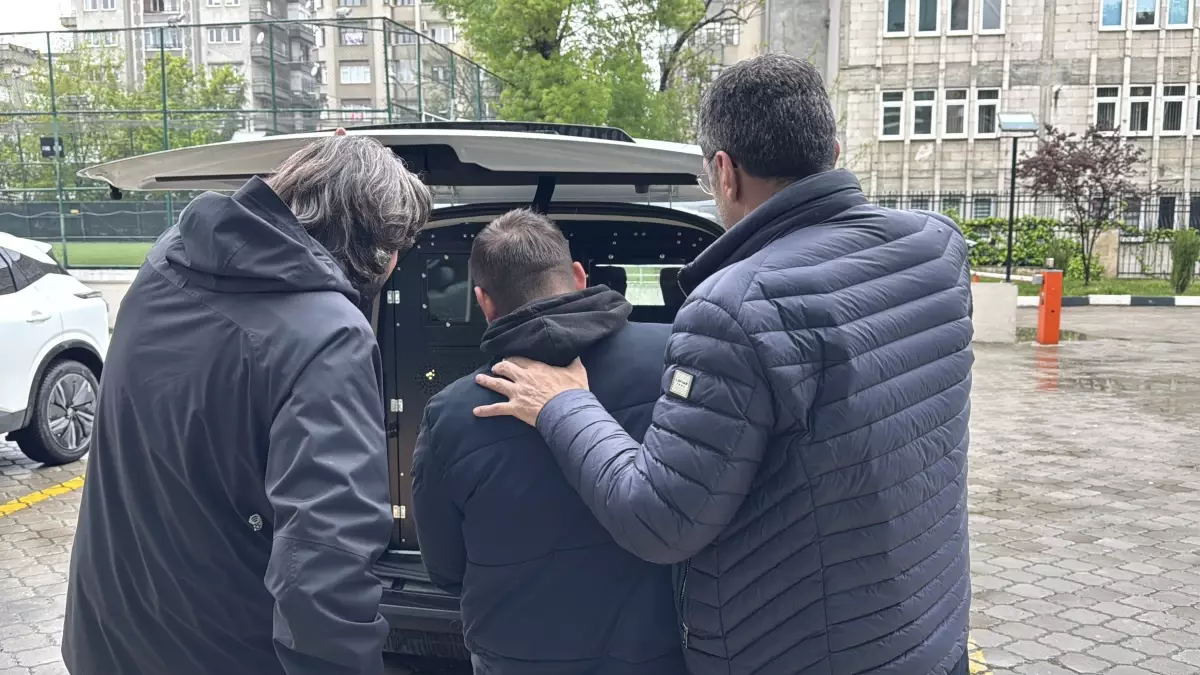 Pastanede Bıçaklı Kavga: Genç Tutuklandı