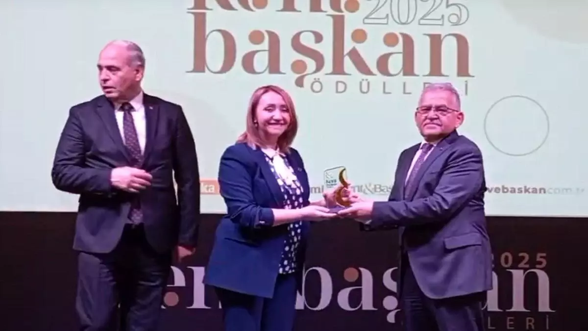 Pazaryeri Belediye Başkanı Zekiye Tekin, Kent-Başkan Ödülleri’nde Başarıya İmza Attı