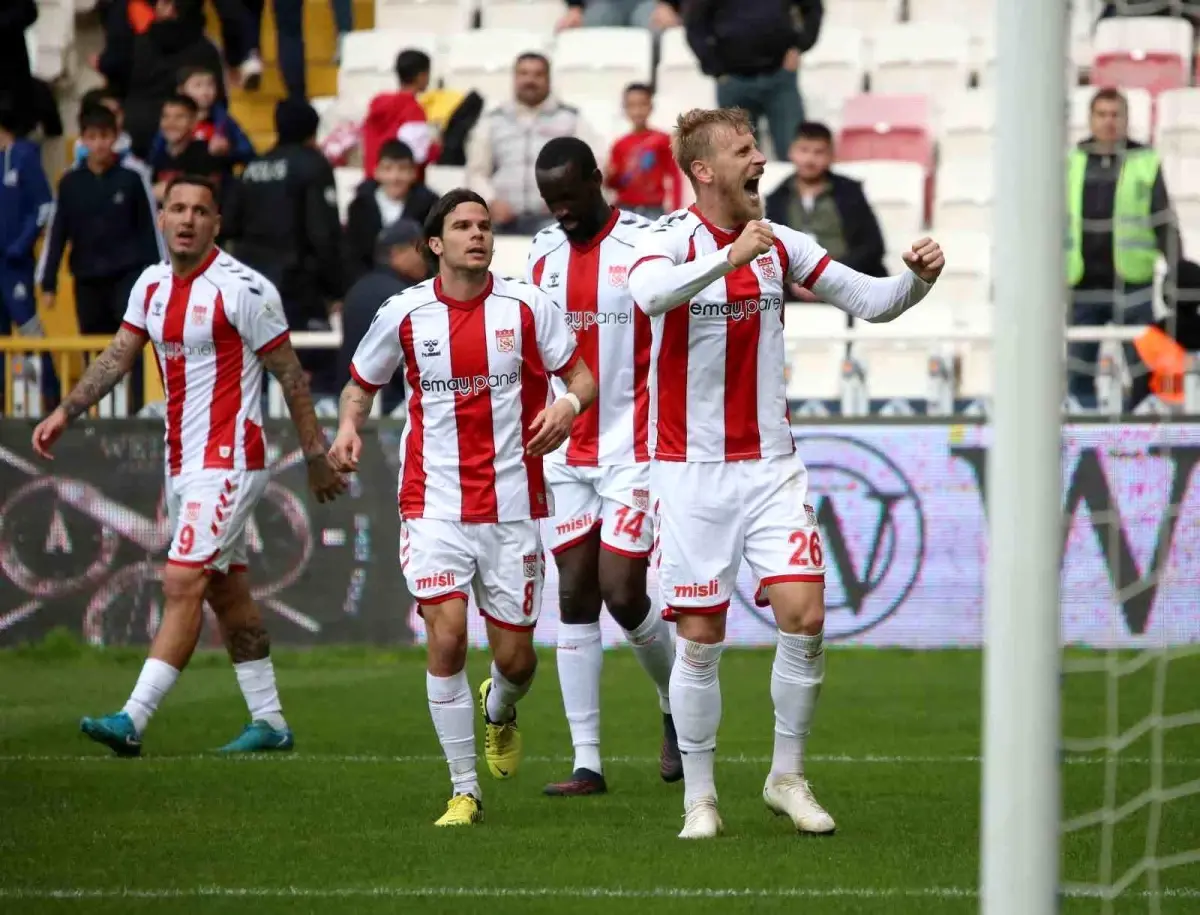 Sivasspor, Antalyaspor’u 2-1 Yenerek Galip Geldi
