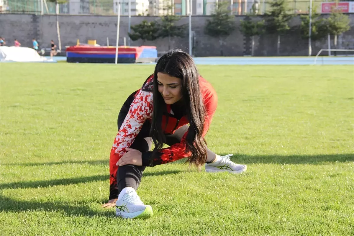 Türkiye şampiyonu milli atlet Sinem Yurt’un hedefi EYOF’ta şampiyonluk