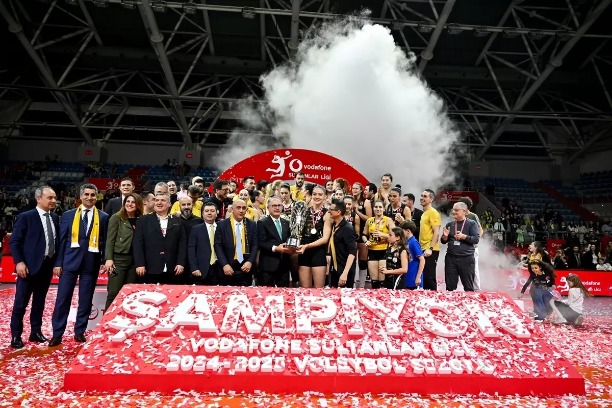 VakıfBank Şampiyonluk Sevinci Yaşıyor