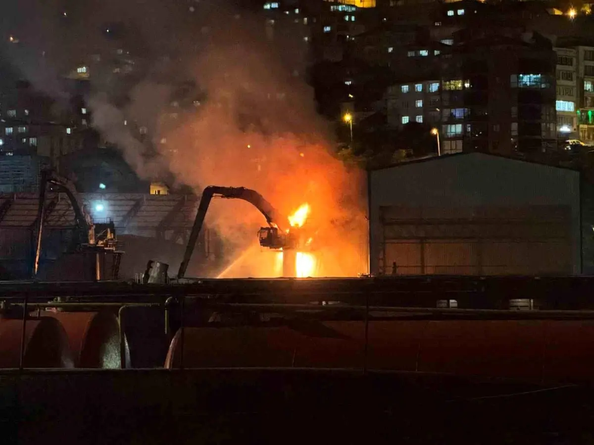 Zonguldak’ta İş Makinesi Yangını
