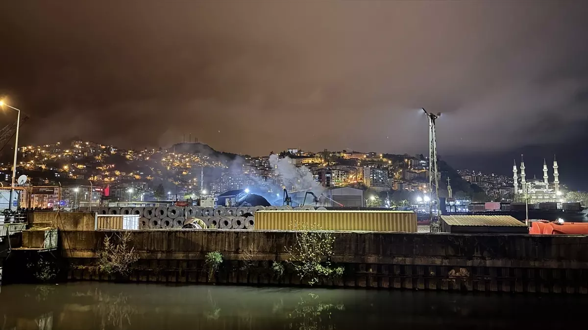Zonguldak’ta Yangın: İş Makinesi Alev Aldı