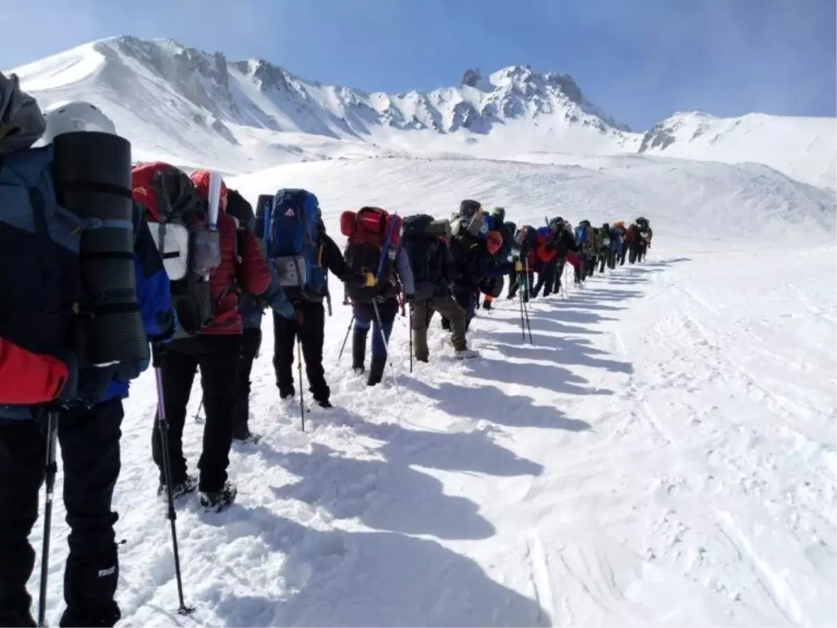 19 Mayıs Erciyes Dağı Gençlik Tırmanışı