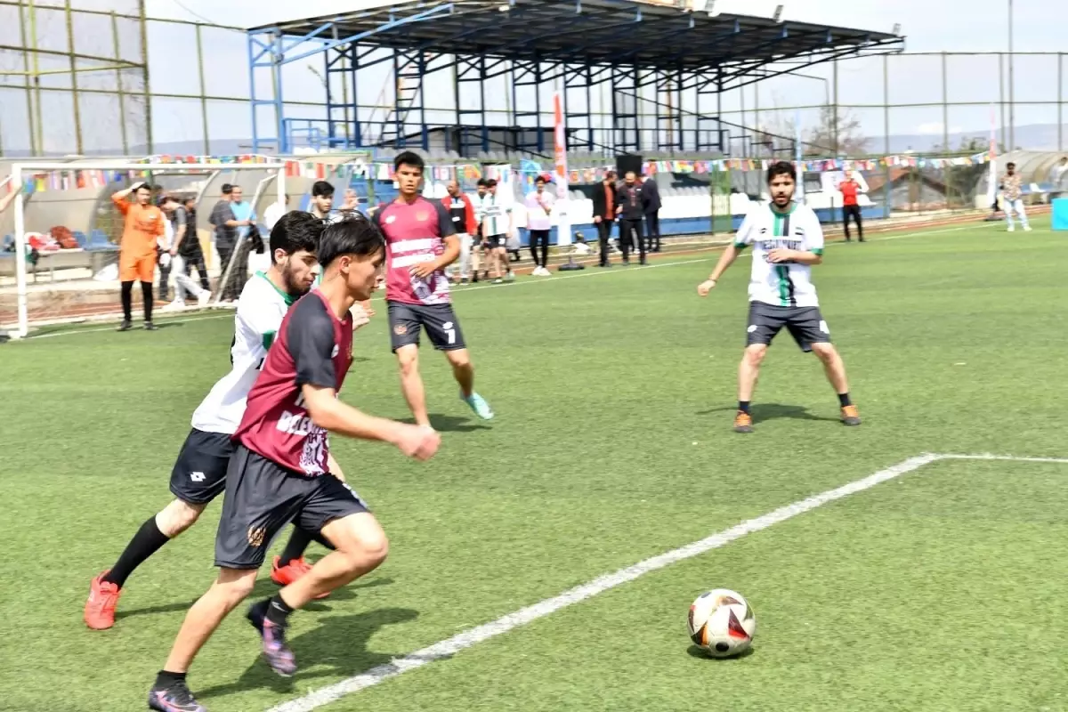 3. Uluslararası Yeşilyurt Futbol Turnuvası Heyecanıyla Devam Ediyor
