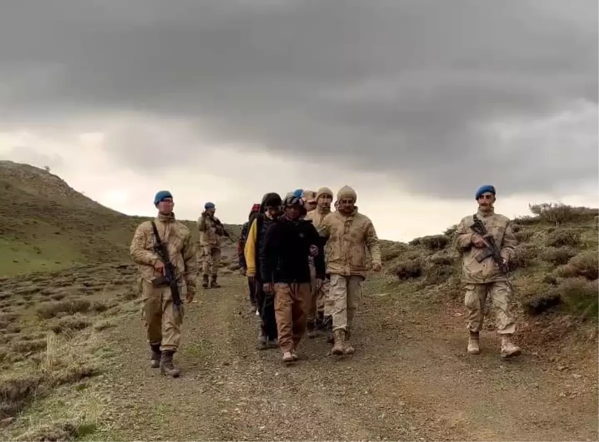 62 Düzensiz Göçmen Erzurum’da Yakalandı