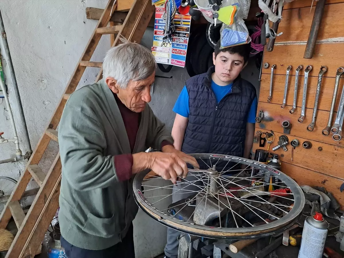 63 Yıldır Dede Mesleği: Bisiklet Tamirciliği