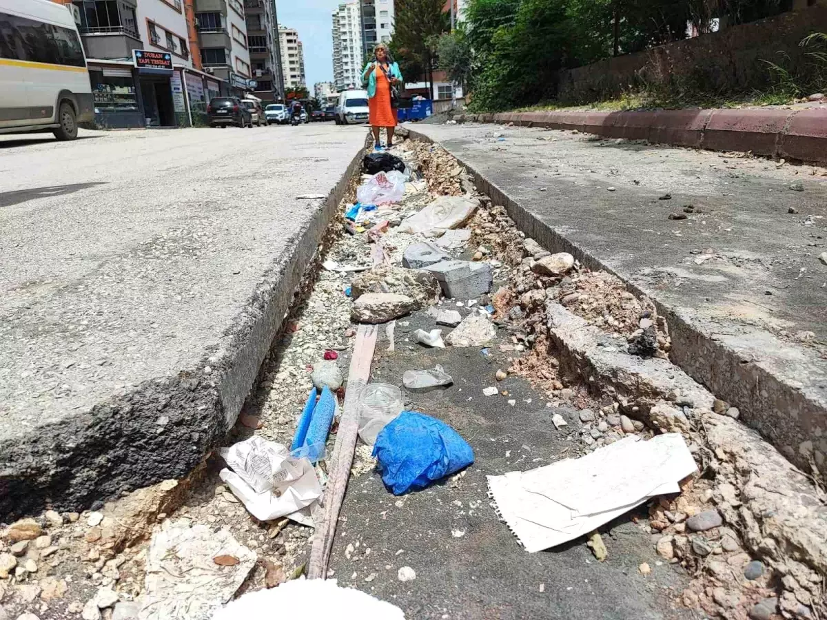 Adana’da Muhtarla Vatandaş Arasında Belediye Tartışması