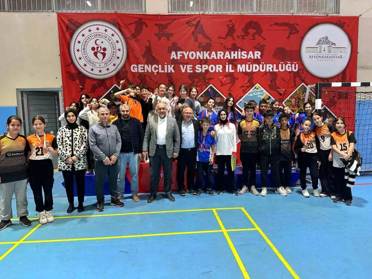 Afyonkarahisar’da Eğlenceli Floor Curling Turnuvası