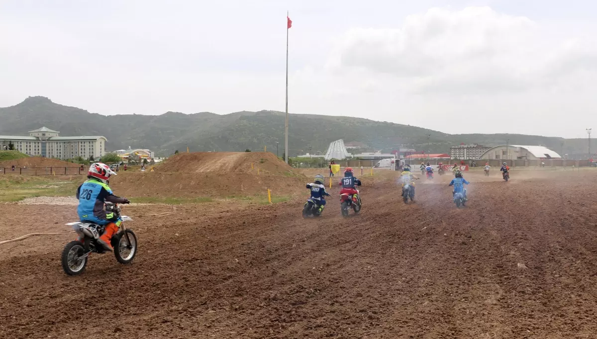 Afyonkarahisar’da Motokros Şampiyonaları Başladı