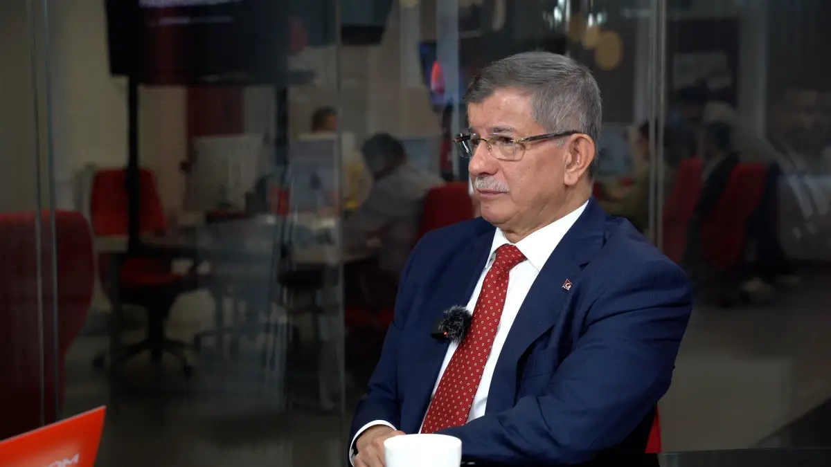Ahmet Davutoğlu: Kişinin kimliğine bakmam bir yolsuzluk varsa karşısındayım