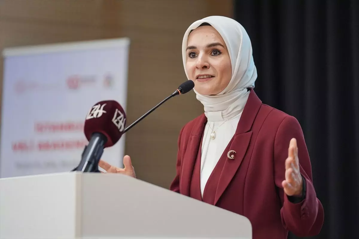 Aile ve Sosyal Hizmetler Bakanı Göktaş, Ebeveynlik Zirvesi’nde konuştu Açıklaması