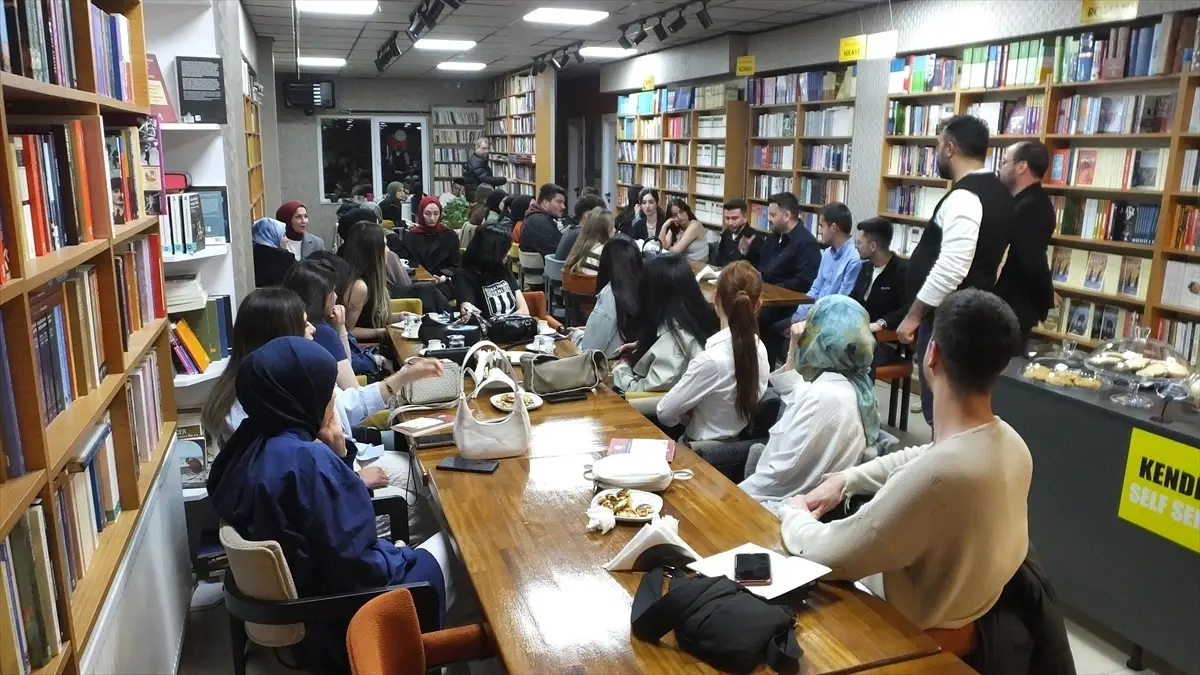 AK Parti’den Gençlere Kitap Tahlil Programı