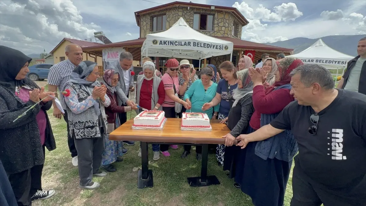 Akıncılar’da Anneler Günü Kutlaması