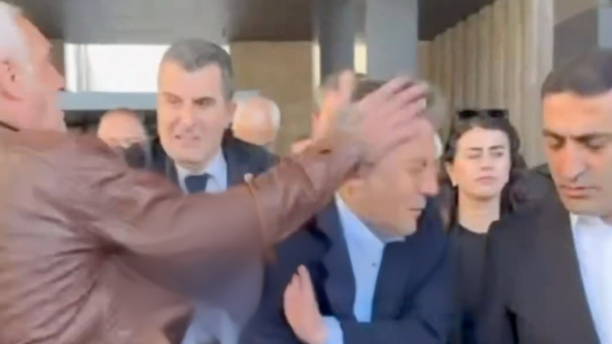 AKM’de Özgür Özel’e saldırı