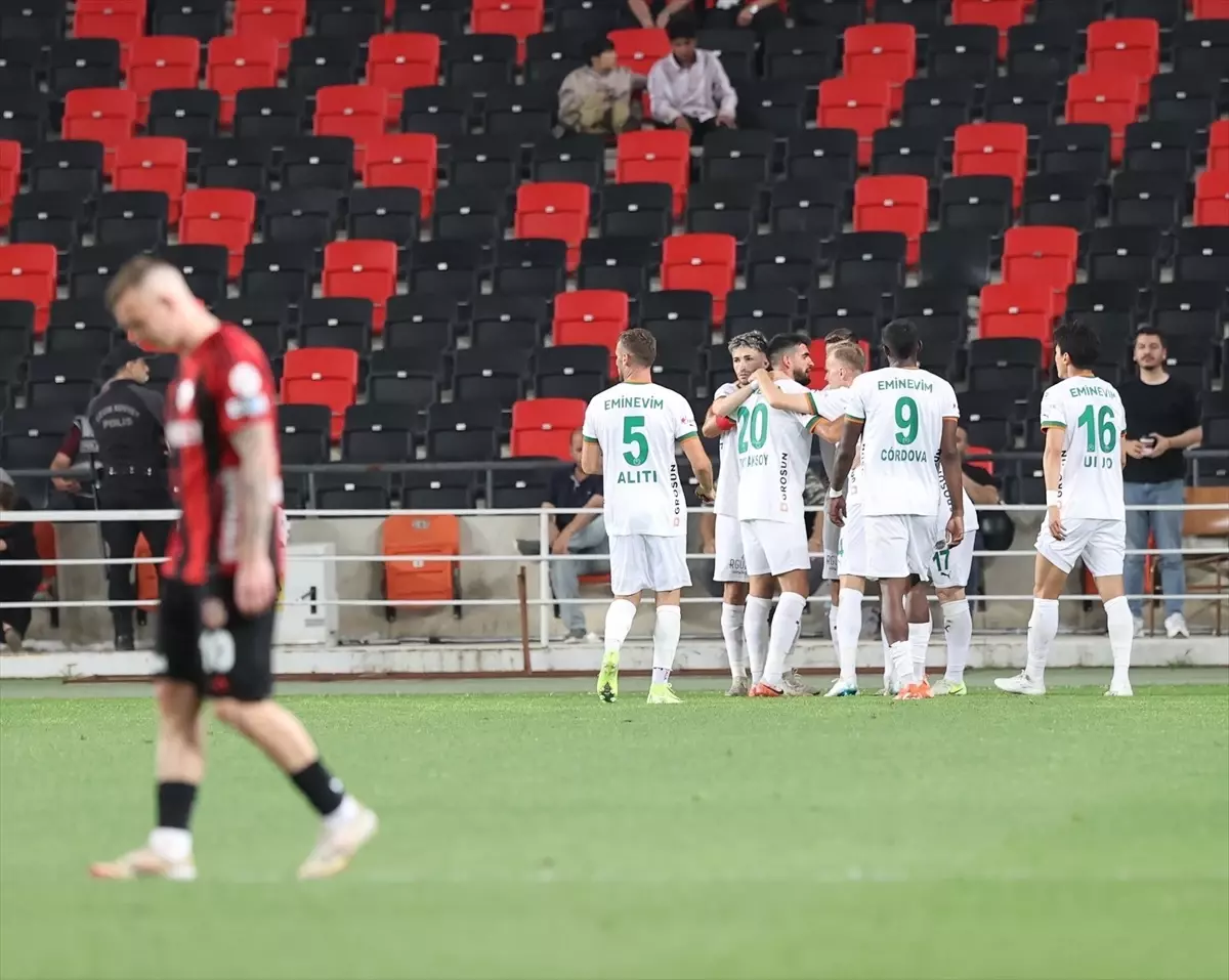 Alanyaspor’dan hayati 3 puan! Küme düşme hattı cadı kazanına döndü