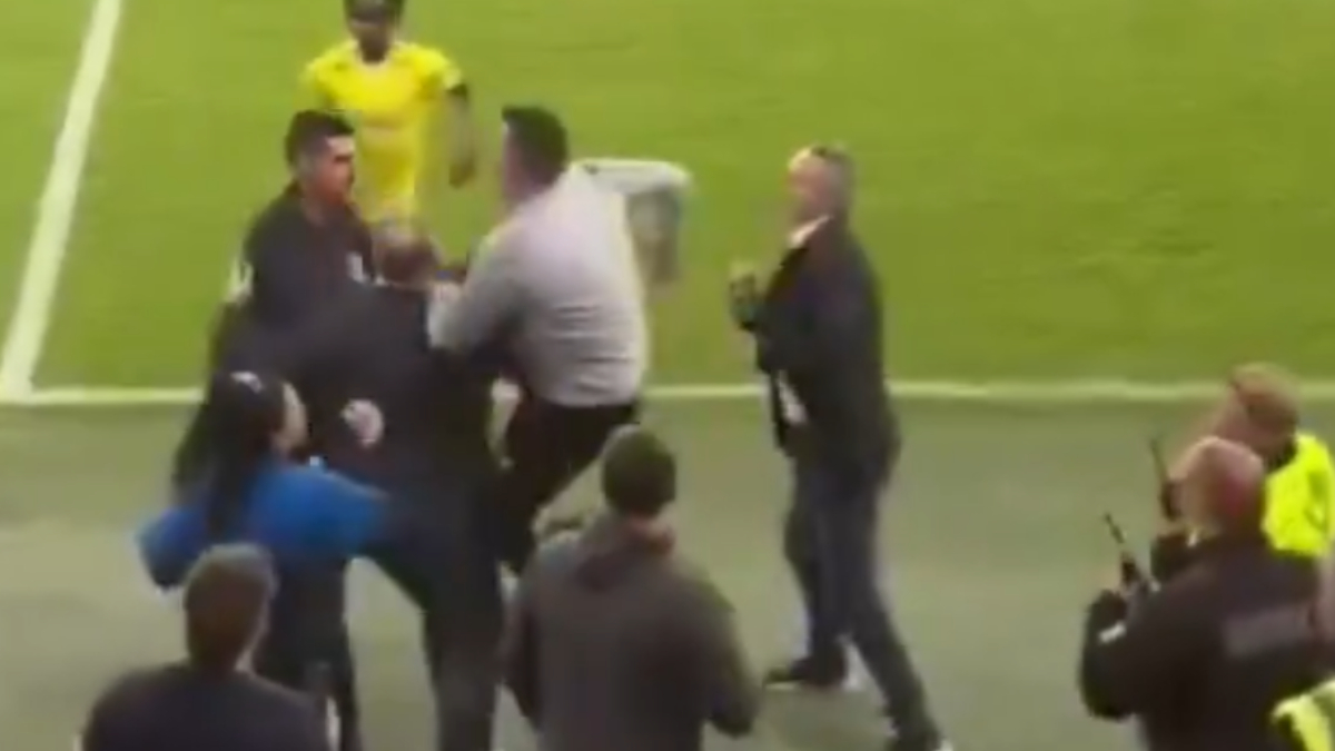 Albert Riera, rakip takımla tartışma yaşadı