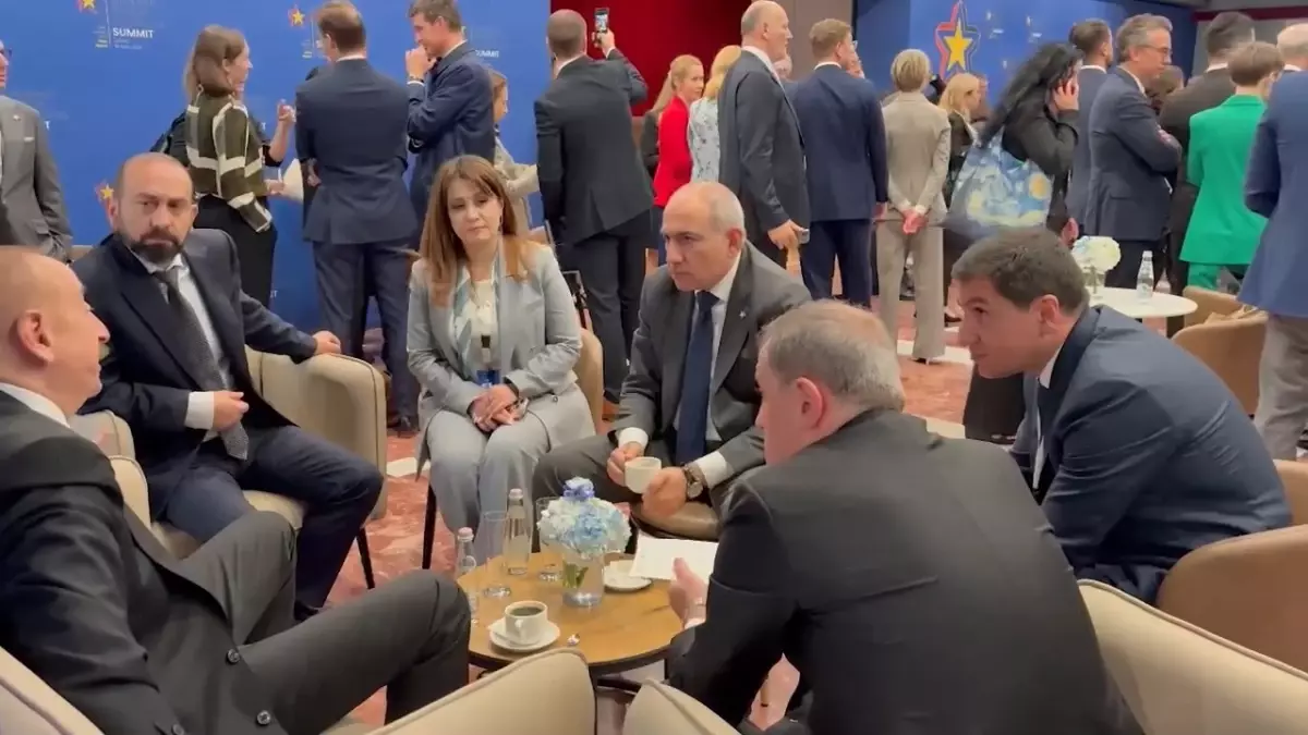 Aliyev ve Paşinyan Tiran’da Görüştü