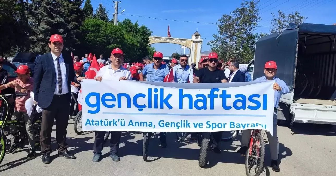 Altıntaş’ta Gençlik Haftası Bisiklet Turu